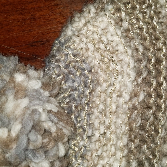 Warm Winter Hat with Pom Pom - Picture 3 of 4